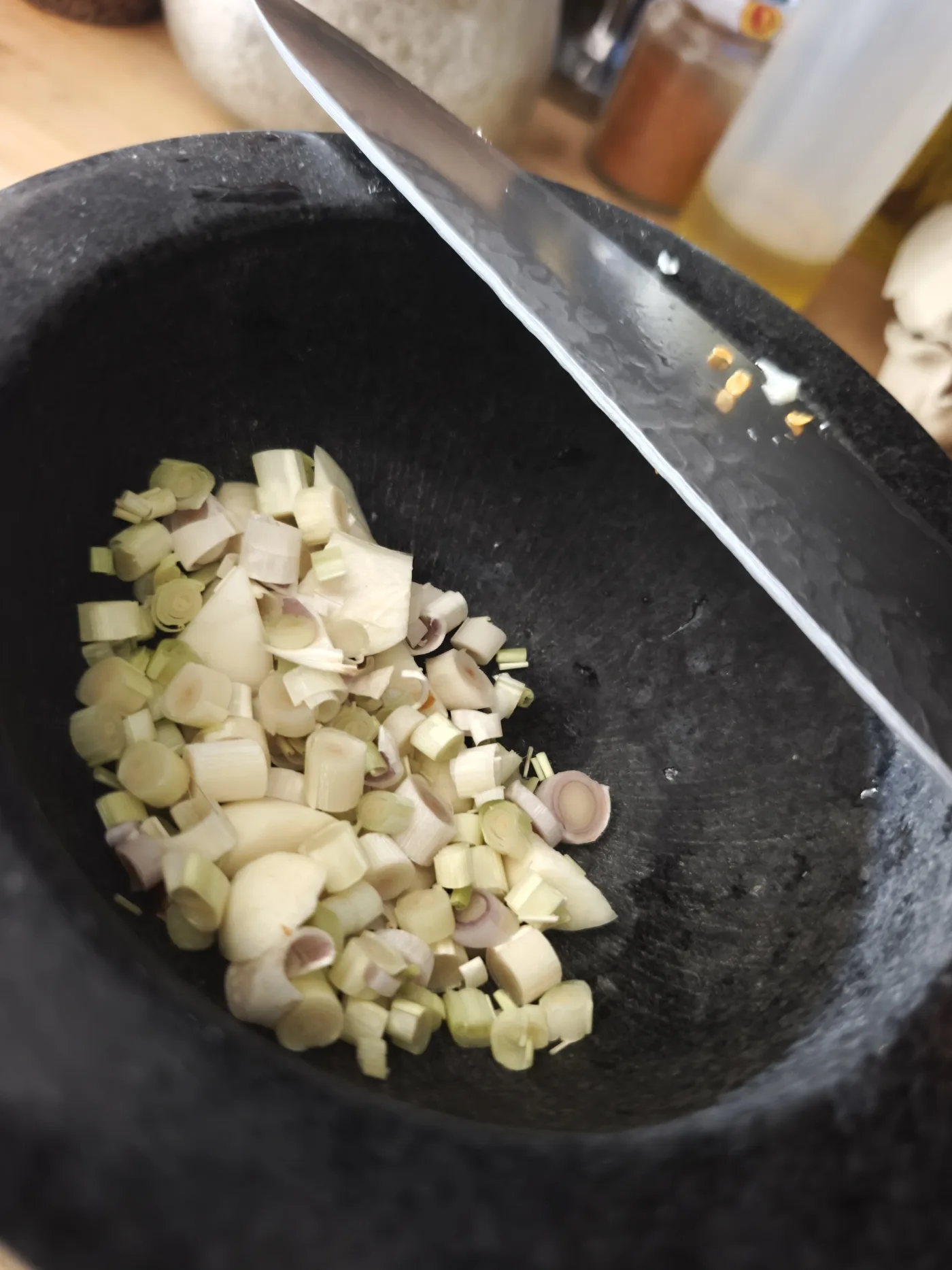 Cuisses de poulet désossées à la citronnelle et au citron étape 2
